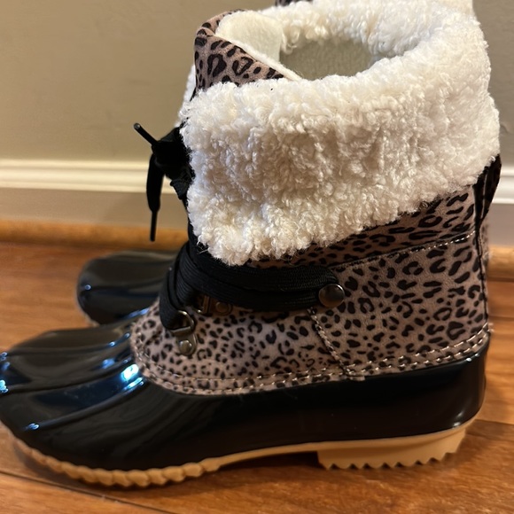 NWT Dolce Vita Leopard rain boots Size 8 - Picture 2 of 4